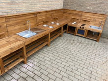Lade das Bild in den Galerie-Viewer, Matschküche Anna - Abenteuer Küche aus Holz, robust & wetterfest