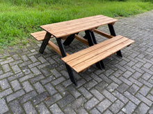 Lade das Bild in den Galerie-Viewer, Sitzbank ideal zur matschküche" → Besser: "Sitzbank Ferdi ideal als Ergänzung zur Matschküche im Garten"