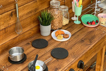 Lade das Bild in den Galerie-Viewer, Robuste Kinder Matschküche aus Holz, spielfreude für den Kindergarten