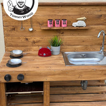 Lade das Bild in den Galerie-Viewer, Matschküche mit Backofen aus Holz von vorne