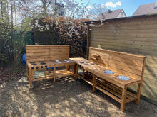 Lade das Bild in den Galerie-Viewer, Robuste Matschküche für den Garten, ideal für Wasserspiele