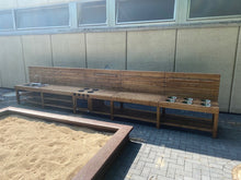 Load image into Gallery viewer, Holz-Matschküche Olena mit Arbeitsfläche und Wasserbecken für Kindergarten