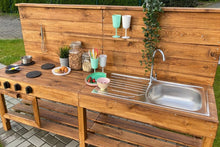 Lade das Bild in den Galerie-Viewer, Matschküche aus Holz, robust und wetterbeständig mit Herd im Garten