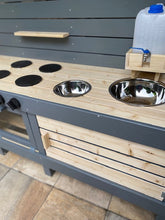 Lade das Bild in den Galerie-Viewer, Wetterfeste Matschküche aus Holz