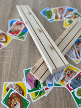 Lade das Bild in den Galerie-Viewer, Spielkartenhalter XL 35cm - Kartenständer aus Holz für Kinder & Erwachsene