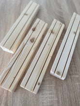 Lade das Bild in den Galerie-Viewer, Spielkartenhalter XL 35cm - Kartenständer aus Holz für Kinder & Erwachsene