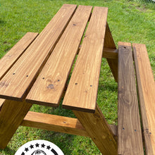 Lade das Bild in den Galerie-Viewer, Kindersitzbank im Garten für Picknick