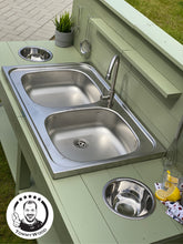 Lade das Bild in den Galerie-Viewer, Matschküche Samson für Kinder - Unterstützt soziales Spielen in der Natur