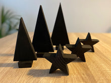 Lade das Bild in den Galerie-Viewer, Deko Set Weihnachtsbäume und Sterne aus Holz schwarz von tommywood.de, Tischdeko, Dekoration Tannenbäume, Weihnachtsbaum, Stern
