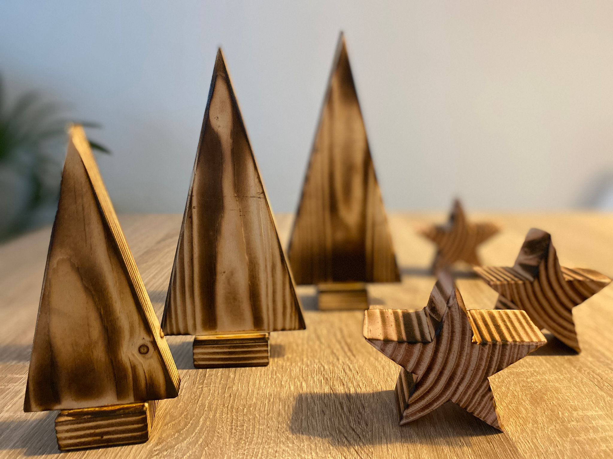 Deko Set Weihnachtsbäume und Sterne aus Holz flambiert von tommywood.d ...