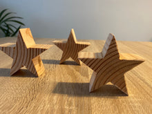 Lade das Bild in den Galerie-Viewer, 3er-Set Deko Sterne aus Holz natur von tommywood.de, Tischdeko, Dekoration
