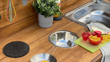Lade das Bild in den Galerie-Viewer, Kinderspielküche mit Schüsseln spüle Herd zum Matschen im detail