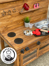 Lade das Bild in den Galerie-Viewer, Matschküche Willi mit Wasseranschluss - Outdoor Kinderküche, handgefertigt