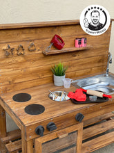 Lade das Bild in den Galerie-Viewer, Matschküche Willi mit Wasseranschluss - Outdoor Kinderküche, handgefertigt