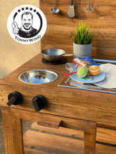 Lade das Bild in den Galerie-Viewer, Outdoor Matschküche Launebär aus Holz - Kreatives Spielen im Freien