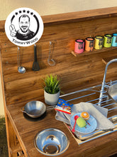 Lade das Bild in den Galerie-Viewer, Outdoor Matschküche Launebär aus Holz - Kreatives Spielen im Freien