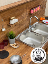 Lade das Bild in den Galerie-Viewer, Große Matschküche Hennes - Wasserspielküche, handgefertigt & wetterfest