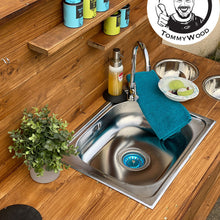 Lade das Bild in den Galerie-Viewer, Kinder Matschküche schön dekoriert im Garten