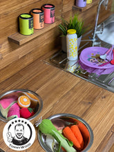 Lade das Bild in den Galerie-Viewer, Matschküche Tiffy für Kinder aus Holz - Lehmküche für Garten & Kindergarten