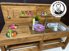 Lade das Bild in den Galerie-Viewer, Matschküche Tiffy für Kinder aus Holz - Lehmküche für Garten & Kindergarten