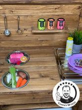 Lade das Bild in den Galerie-Viewer, Matschküche Tiffy für Kinder aus Holz - Lehmküche für Garten & Kindergarten