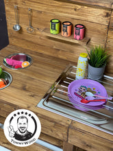 Lade das Bild in den Galerie-Viewer, Matschküche Tiffy für Kinder aus Holz - Lehmküche für Garten & Kindergarten