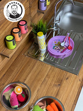 Lade das Bild in den Galerie-Viewer, Matschküche Tiffy für Kinder aus Holz - Lehmküche für Garten & Kindergarten