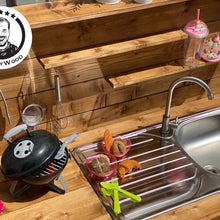 Lade das Bild in den Galerie-Viewer, Kinderspielküche Garten von oben, wetterfest aus Holz für kreatives spielen