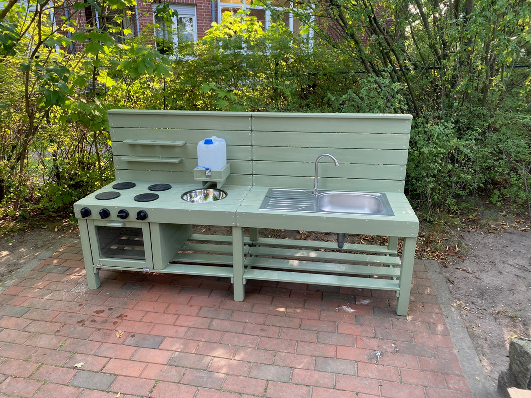 XXL Outdoor Matschküche Manni in sanften weidengrau mit Herd, Backofen, Spüle und Wasserhahn