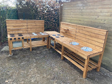 Lade das Bild in den Galerie-Viewer, XXL Matschküche Hirte aus wetterfestem Holz mit Wasserbecken und Arbeitsfläche
