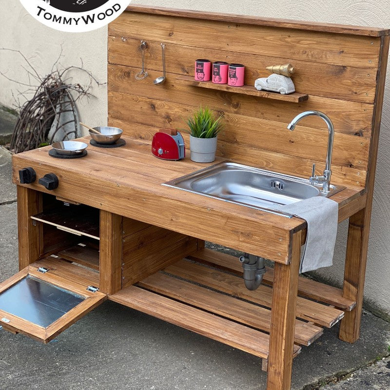 Kinderküche zum Matschen mit Backofen im Gartern