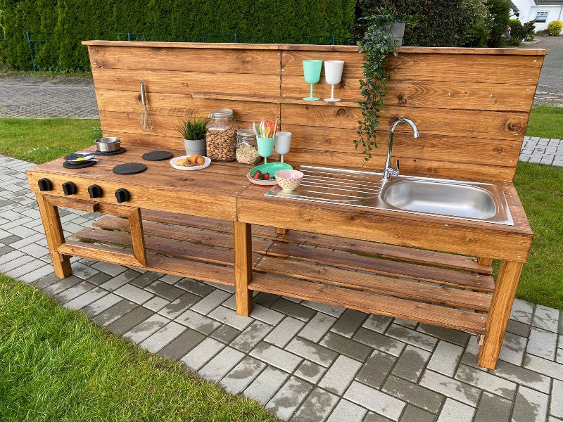 Kindergarten Matschküche Luca aus Holz robust und wetterfest mit Spüle Wasserhahn und Herd