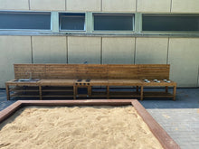 Lade das Bild in den Galerie-Viewer, Matschküche Olena aus Holz - Kindergarten-taugliche Outdoor-Spielküche
