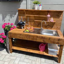 Lade das Bild in den Galerie-Viewer, Matschküche Outdoor, wetterfest aus Holz für Kinder
