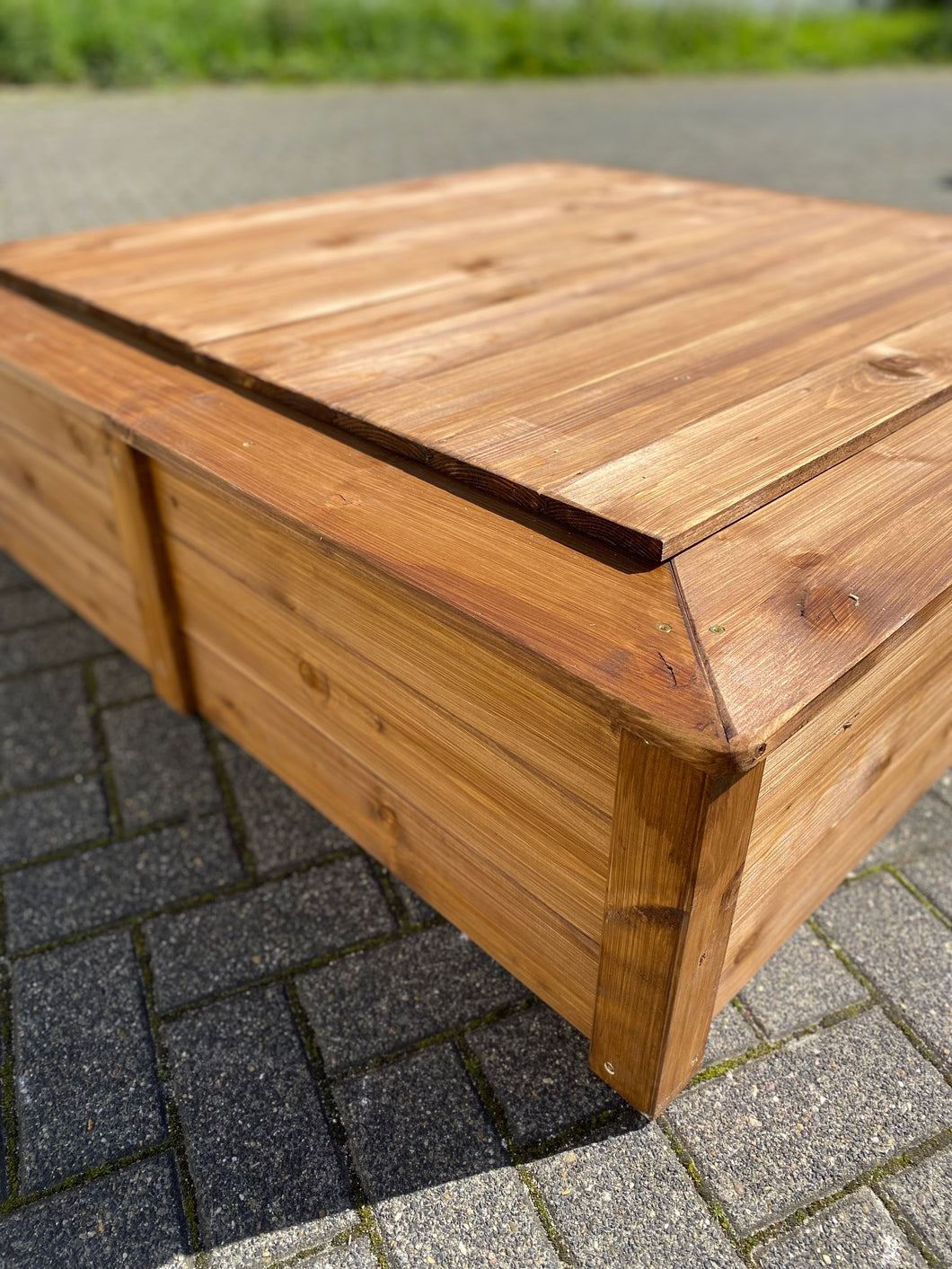 Sandkasten Seite mit abgerundeten sichern Kanten für Kinder mit Deckel