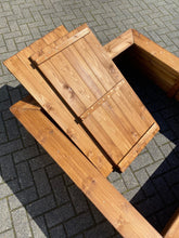 Lade das Bild in den Galerie-Viewer, Abgerundete Ecken am Sandkasten-Rand für Kindersicherheit
