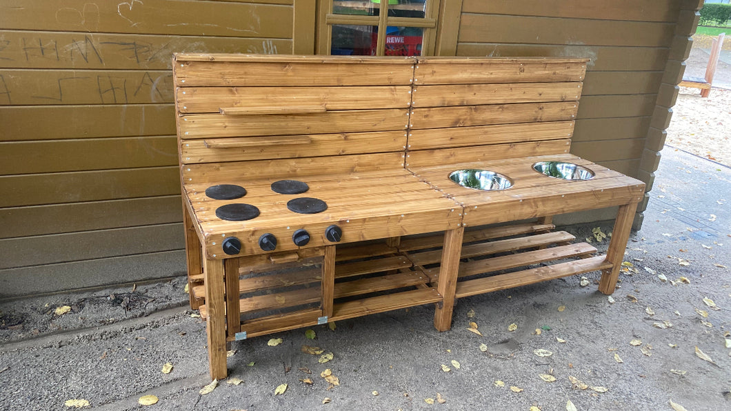 Matschküche Lena aus Holz für Kindergarten robust