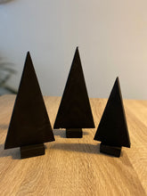 Lade das Bild in den Galerie-Viewer, 3-Set Deko Weihnachtsbäume aus Holz in schwarz von tommywood.de, Tischdeko, Dekoration Tannenbäume, Weihnachtsbaum
