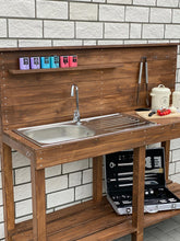 Lade das Bild in den Galerie-Viewer, Campingküche mit integriertem Waschbecken und Wasserhahn für den Garten
