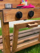 Lade das Bild in den Galerie-Viewer, Kinderküche Tilda aus natürlichem Holz - fördert kreatives Rollenspiel
