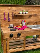 Lade das Bild in den Galerie-Viewer, Matschküche Tilda mit Spielbecken - ideal für Wasserspiele im Garten
